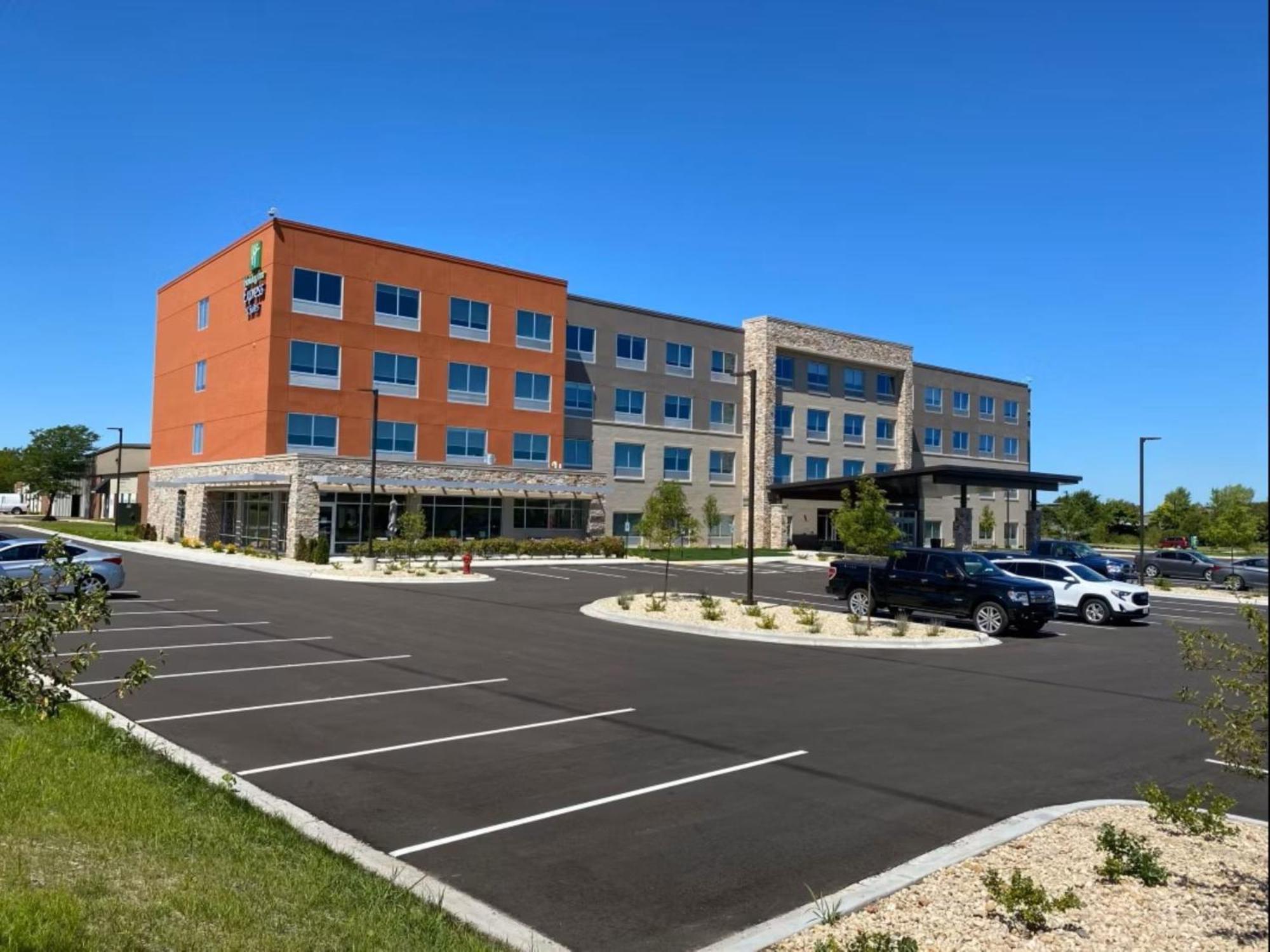 Holiday Inn Express & Suites - Madison West - Middleton By Ihg Exterior photo